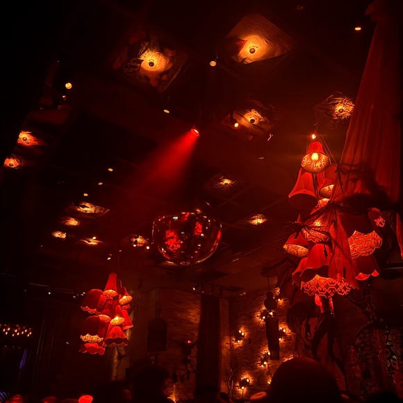 Meet your Posher, Vee - Picture 1 of 1